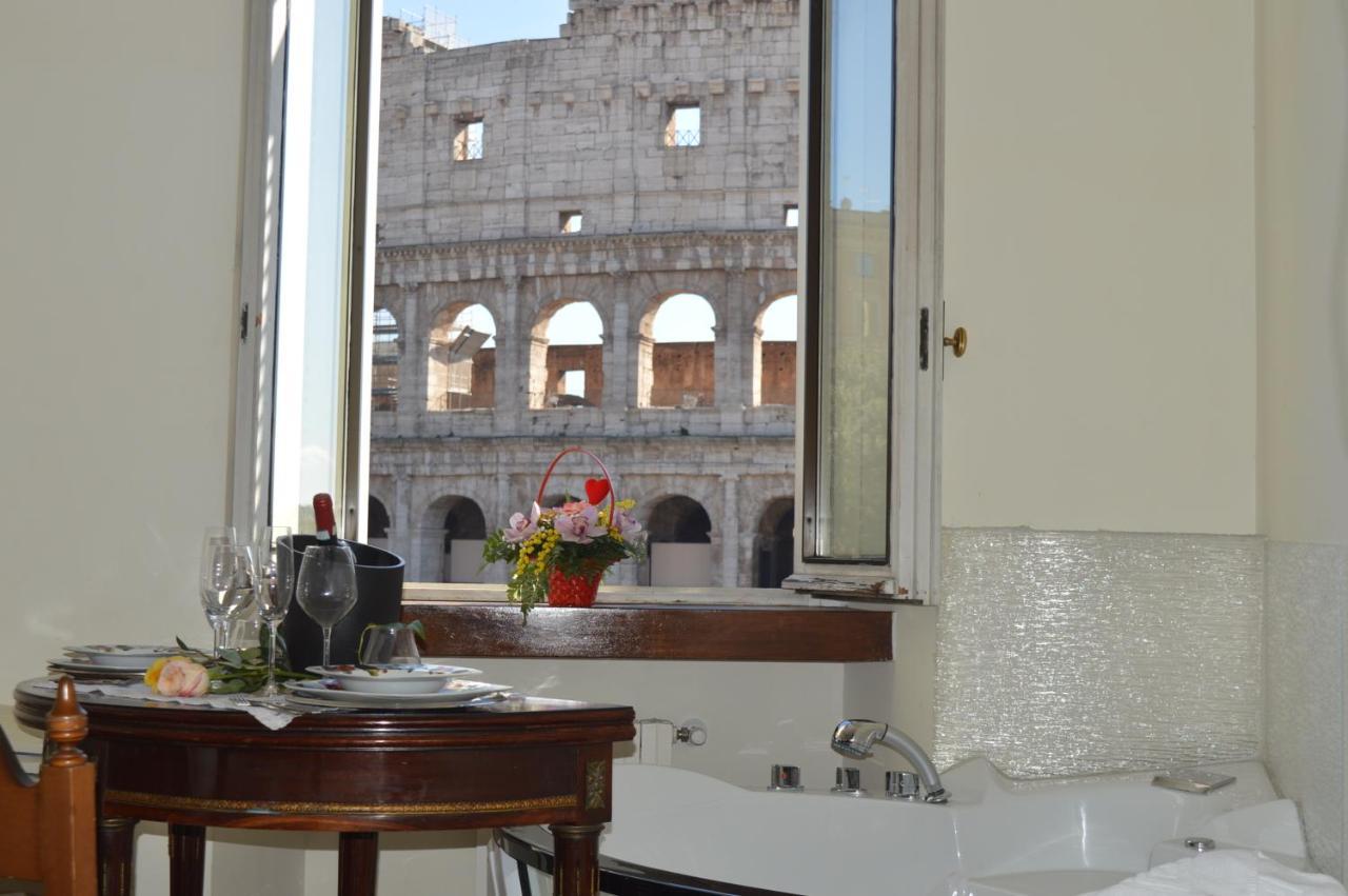 Jacuzzi In Front Of The Colosseum Roma Exterior foto
